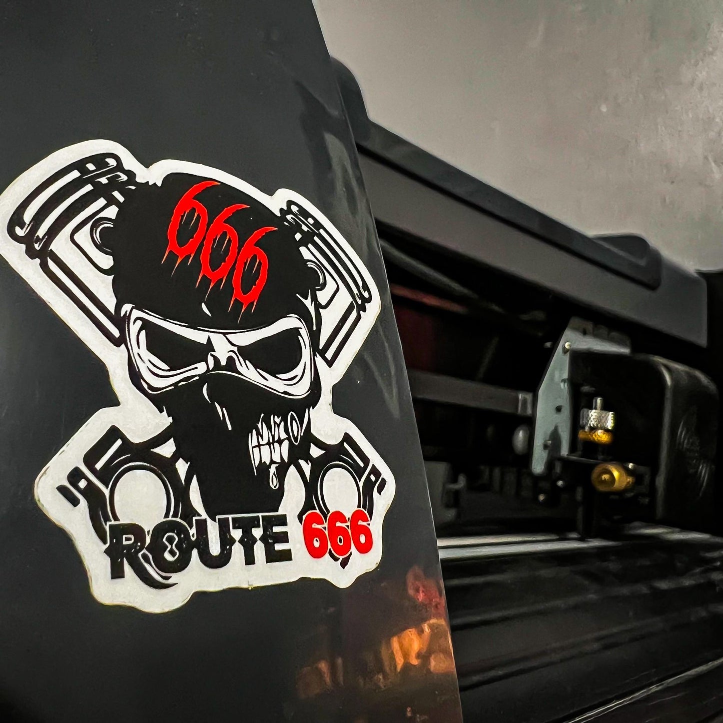 Sticker Officiel 10x9.2 cm